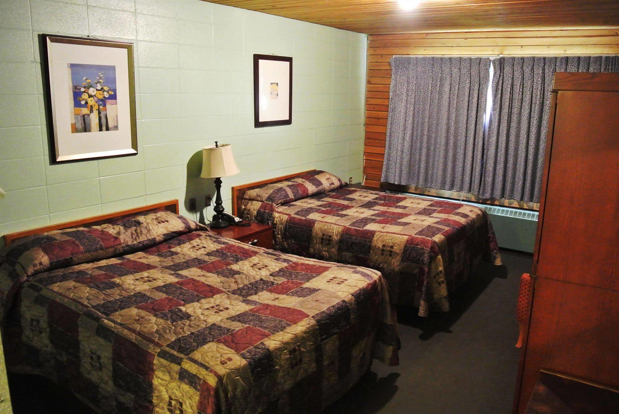 Vegreville Garden Inn Exterior photo